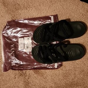 Megnya Sandals- Brand New